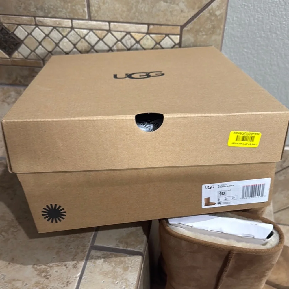 UGG Classic Short Chestnut Boots - Picture 6 of 8